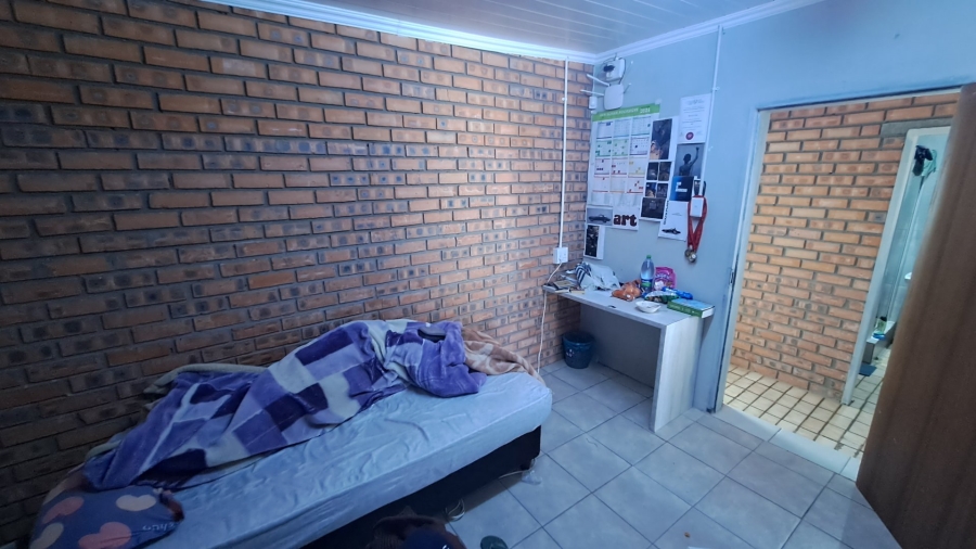 11 Bedroom Property for Sale in Brandwag Free State